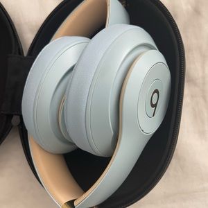 Beats Studio 3 Wireless Headphones in Light Blue